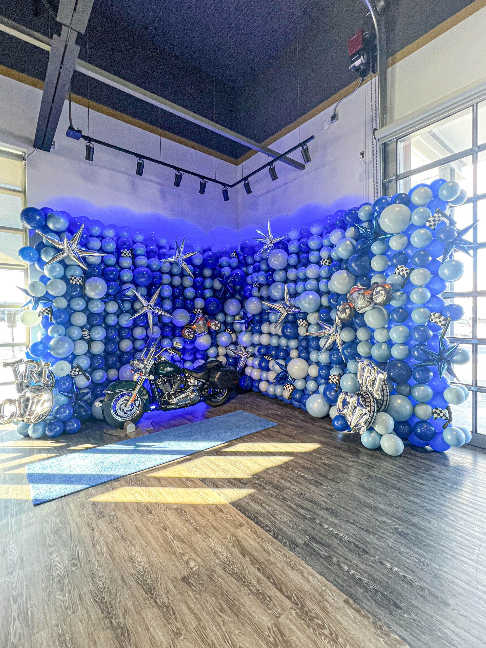 10ft tall balloon wall in shades of blue